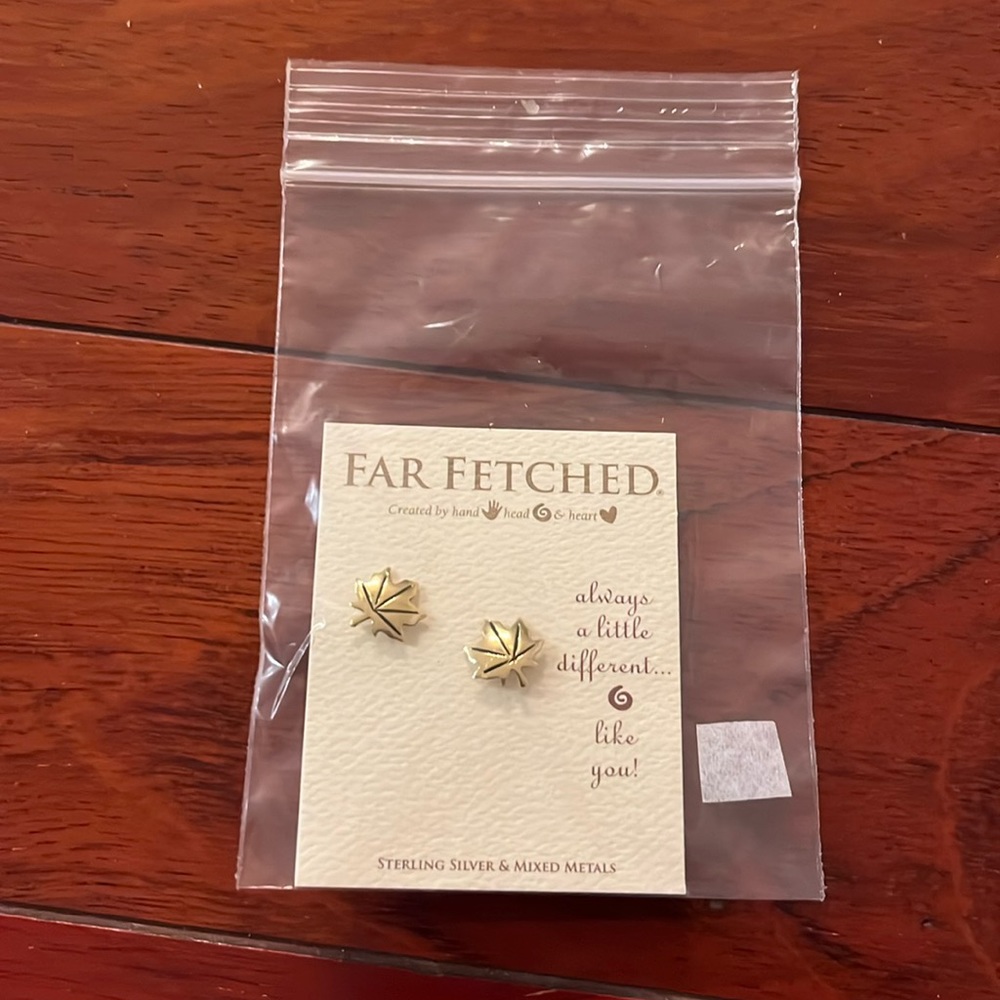 NWT adorable maple leaf gold earrings. Sterling silver.